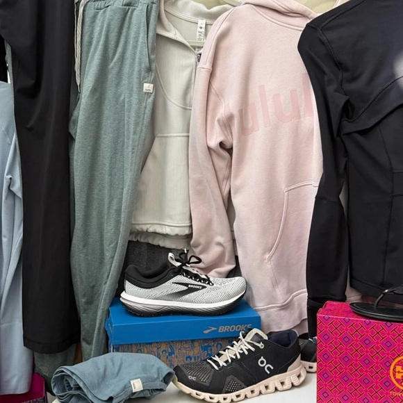 Krissy’s Live! Unlisted🍋Designer Steals💎Bundled Shipping! - Picture 3 of 6